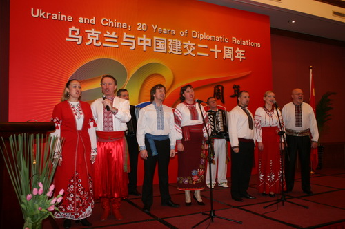 Украинские артисты исполнили известные песни